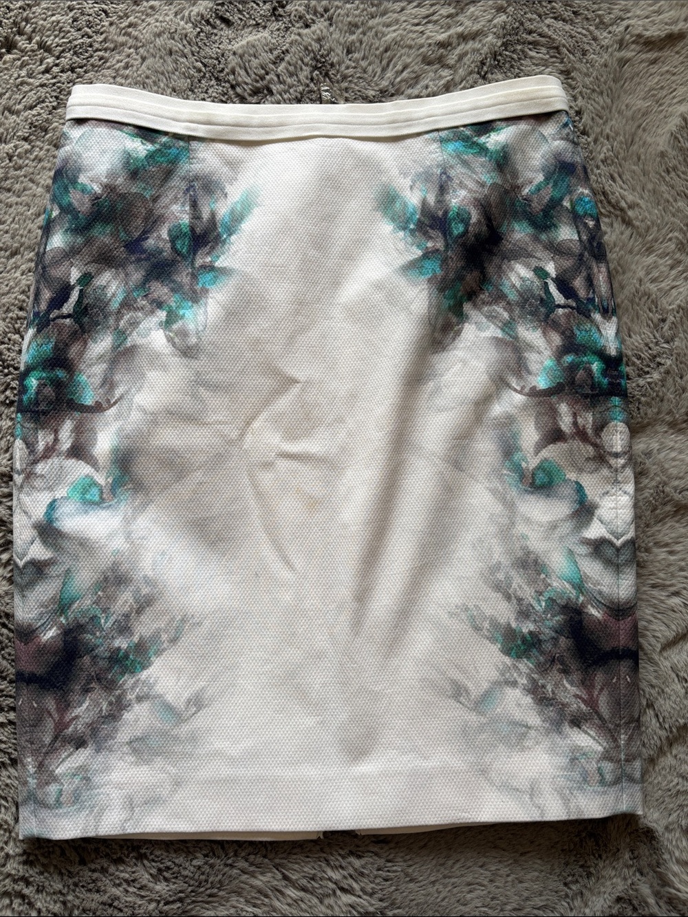 Elie Tahari White Pencil Skirt with Teal & Gray Floral Wash
